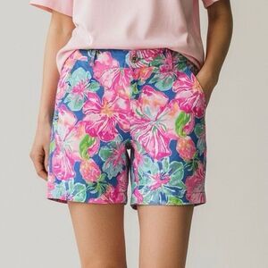 Lilly Pulitzer Chipper Shorts sz 4 Tropical Floral Artsy Old Money Preppy Luxury